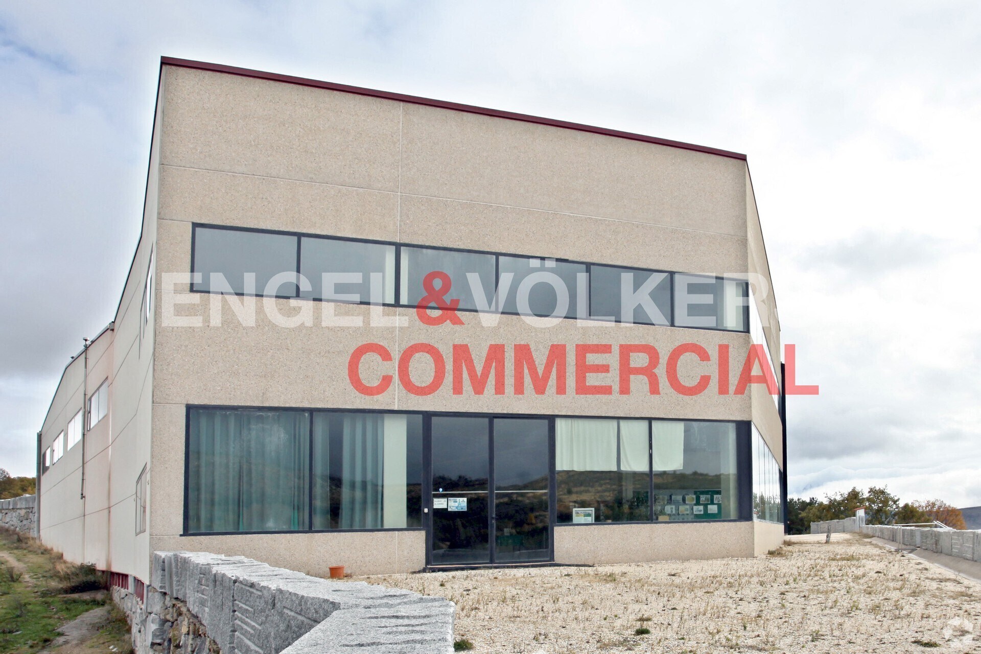 Industrial in Hoyocasero, Ávila for sale Primary Photo- Image 1 of 9