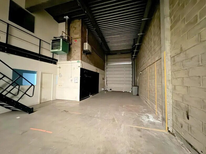 Light Industrial in Bezons to rent - Interior Photo - Image 2 of 13