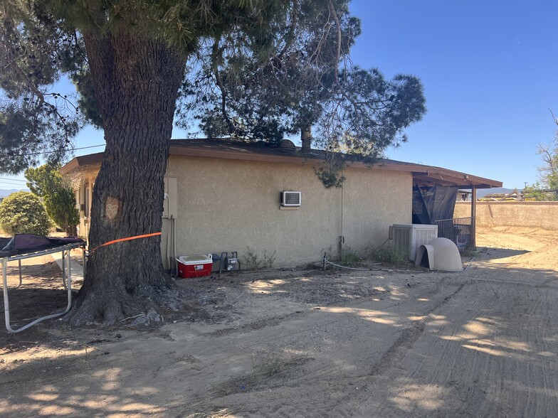 42155 8th St E, Lancaster, CA for rent - Primary Photo - Image 1 of 6