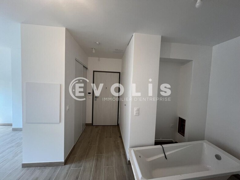 Office in Saint-Maur-des-Fossés to rent - Interior Photo - Image 2 of 8