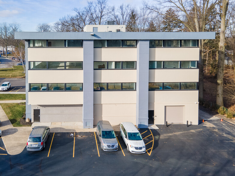 25300 Lorain Rd, North Olmsted, OH for rent - Building Photo - Image 3 of 47