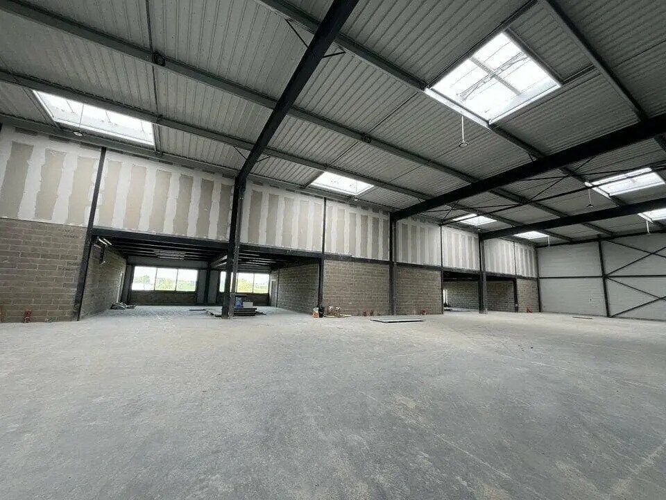 Location Local d'activités 351 m² - Photo 1