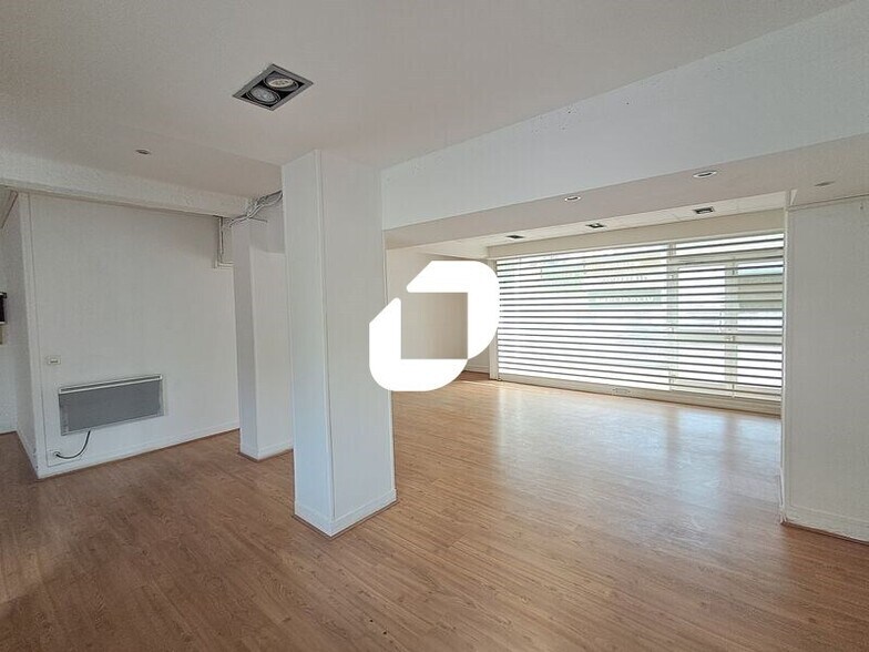 Office in Asnières-sur-Seine to rent - Interior Photo - Image 1 of 11