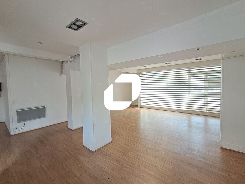 Office in Asnières-sur-Seine to rent Interior Photo- Image 1 of 12