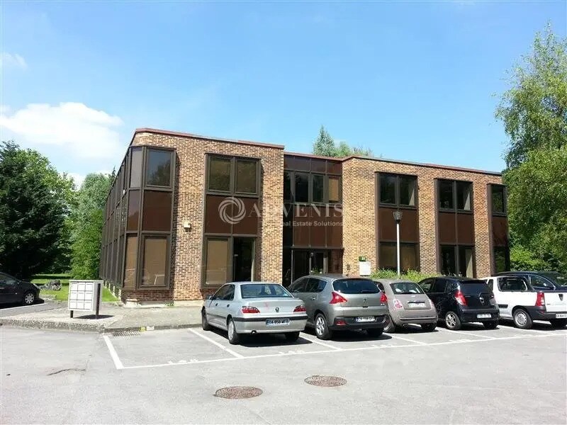 Office in Croissy-Beaubourg to rent Building Photo- Image 1 of 8