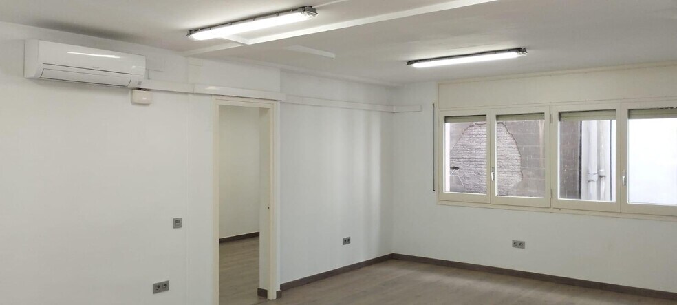 Office in Manresa, Barcelona to rent - Building Photo - Image 3 of 4