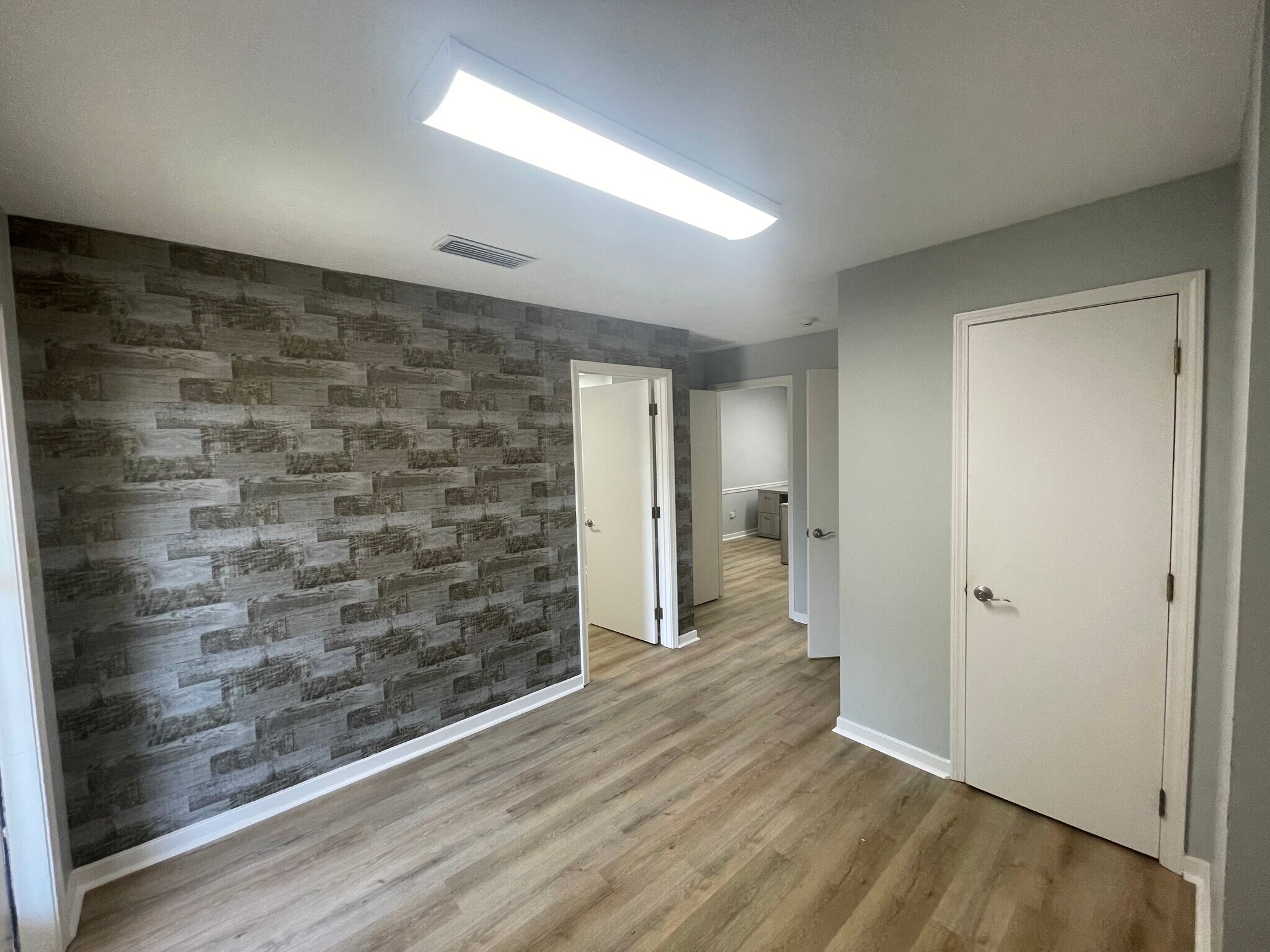 5719 Highway 25, Flowood, MS to rent Interior Photo- Image 1 of 5