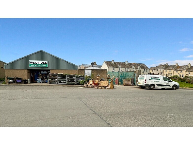 W&D Ross Hardware Store & Paint Spectrum portfolio of 2 properties for sale on LoopNet.co.uk - Building Photo - Image 2 of 33