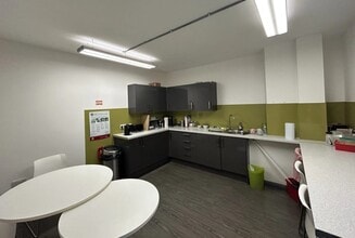 53-55 Queen Charlotte St, Bristol to rent Interior Photo- Image 1 of 15