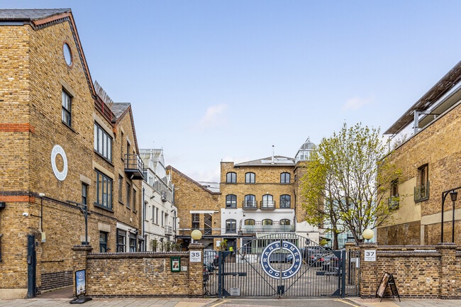 More details for 35-37 Parkgate Rd, London - Office / Retail to Rent