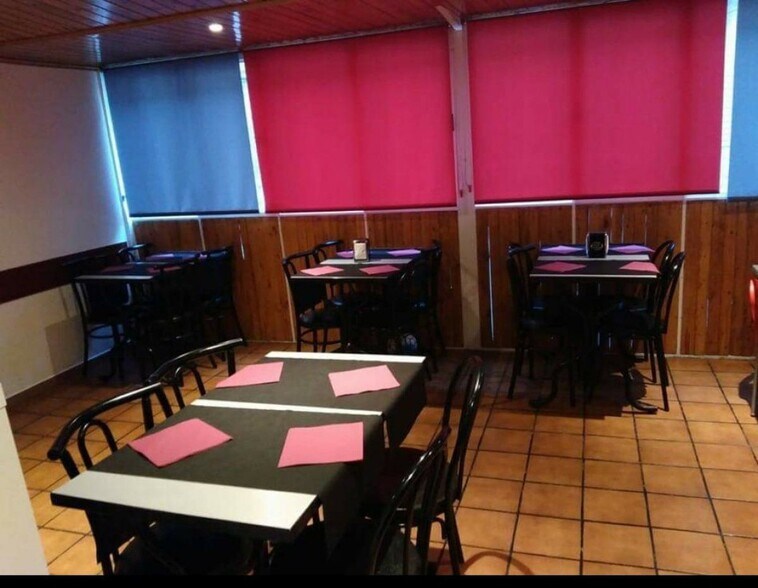 Retail in Puig-reig, Barcelona to rent - Building Photo - Image 3 of 6