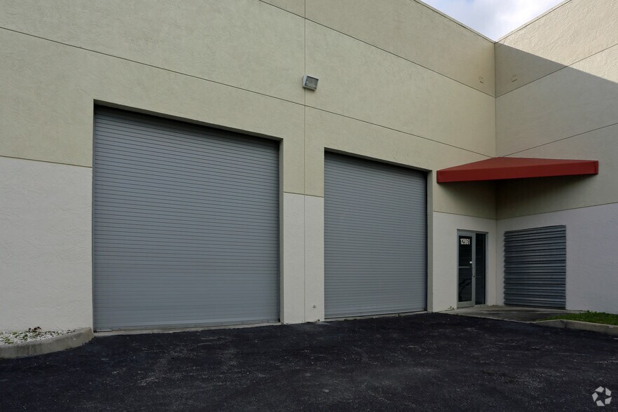 1295312959 SE Suzanne Dr, Hobe Sound 33455 WAREHOUSE CONDOS UK