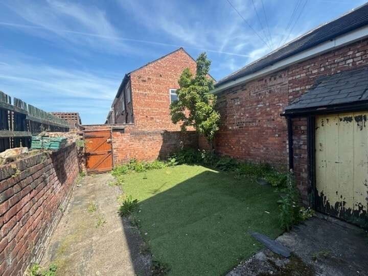 92 Bidston Av, Birkenhead for sale - Building Photo - Image 2 of 8