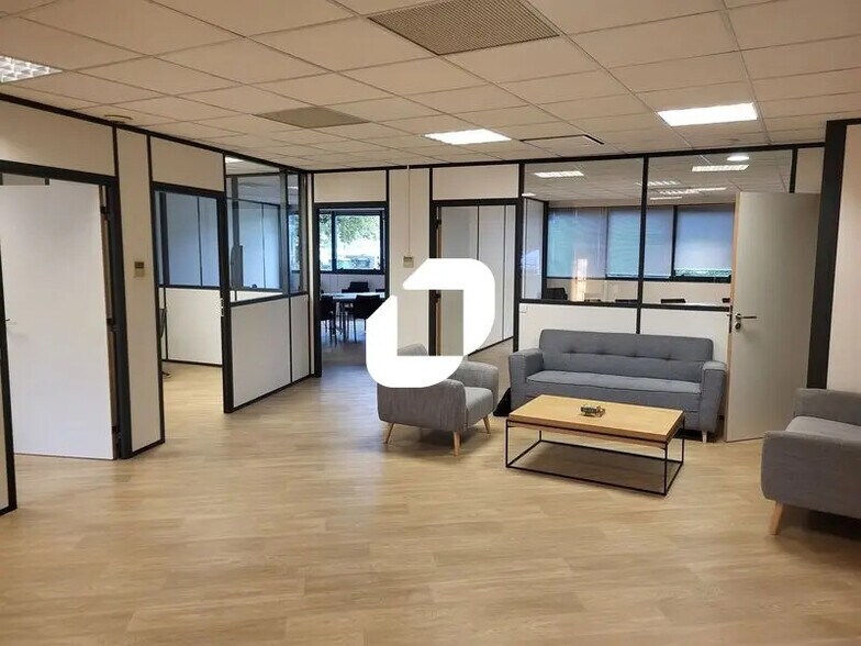 Office in Mérignac to rent - Interior Photo - Image 1 of 23