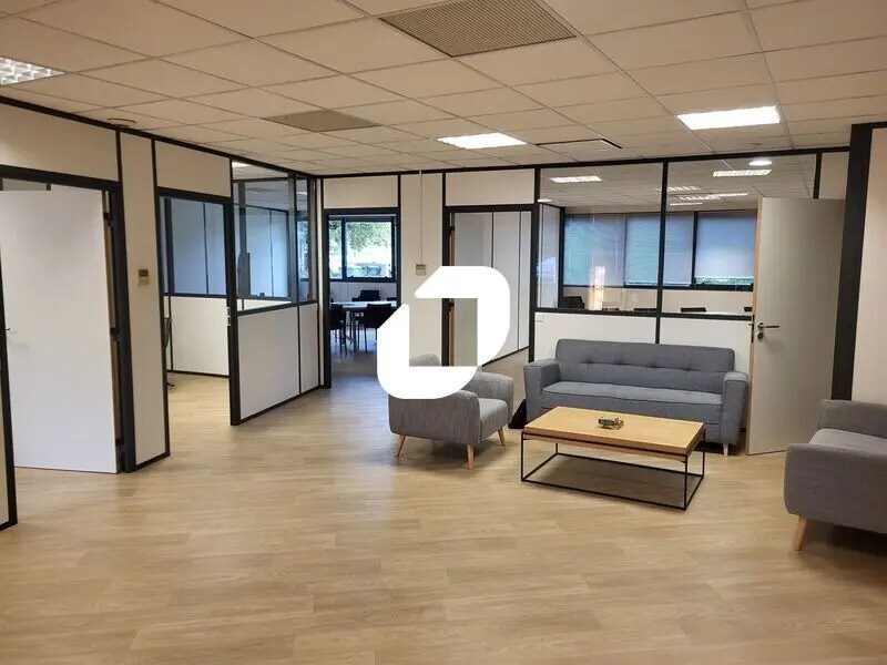 Office in Mérignac to rent Interior Photo- Image 1 of 24
