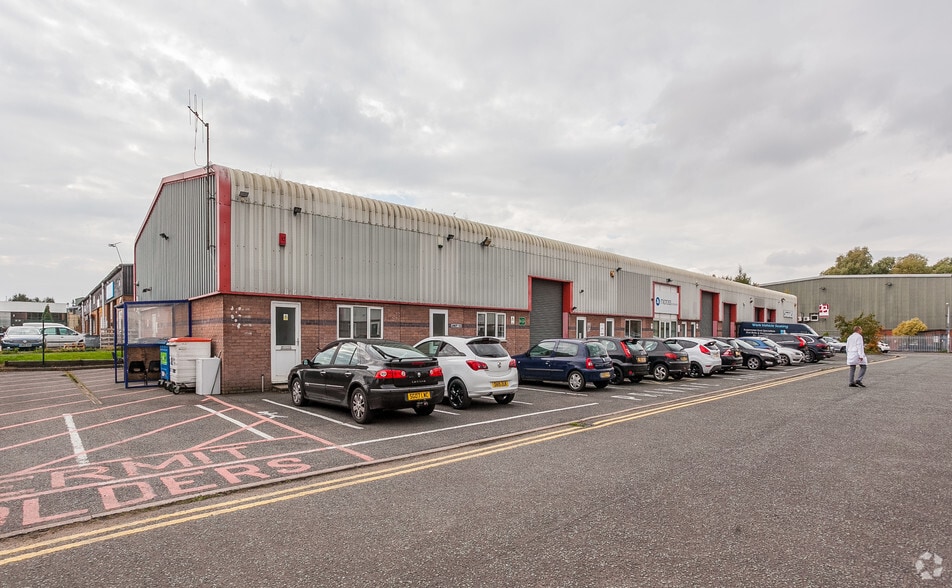 Lancaster Fields, Crewe to rent - Primary Photo - Image 1 of 6