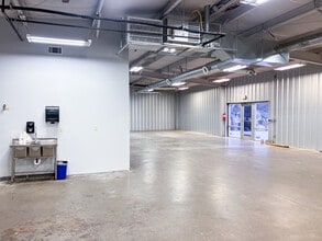 908 SE 21st St, Bentonville, AR to rent Interior Photo- Image 2 of 3