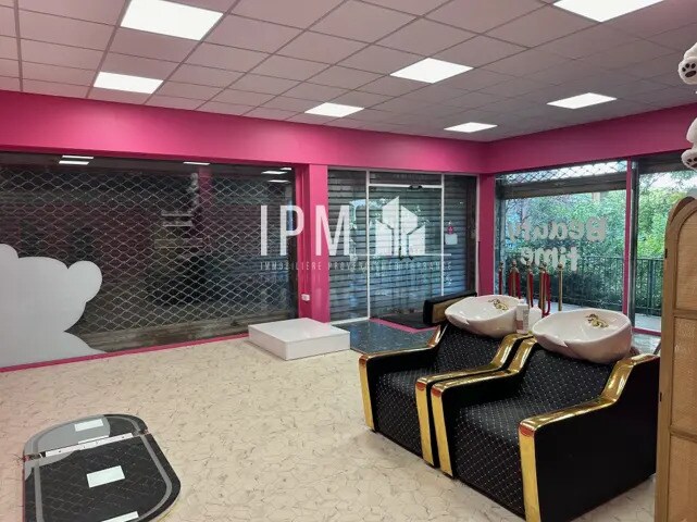 Location Commerce 110 m² - Photo 1