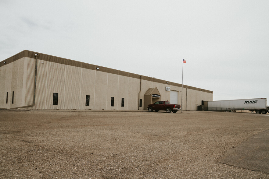 714 Corporation St, Aberdeen, SD for sale - Building Photo - Image 1 of 11