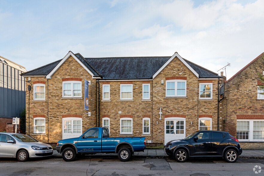 St Johns Rd, Kingston Upon Thames to rent - Building Photo - Image 3 of 15