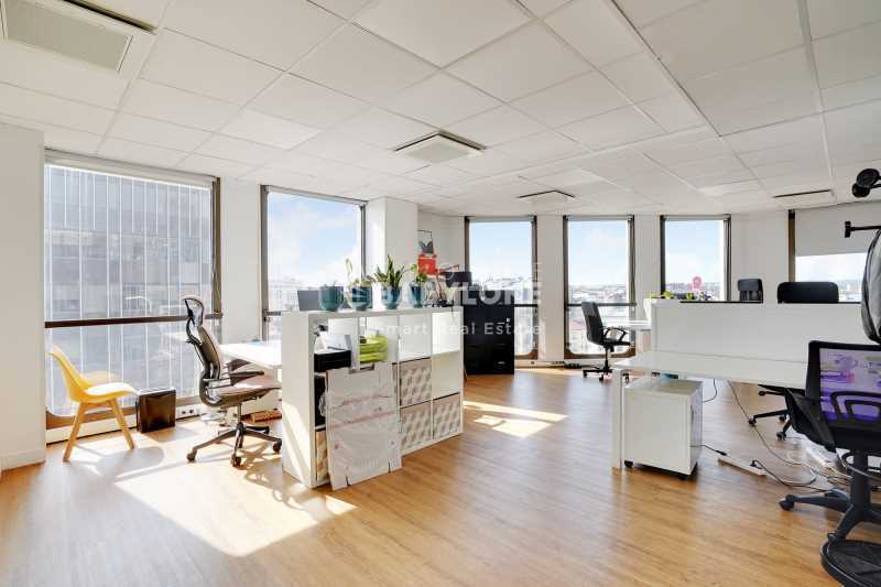 Office in Neuilly-sur-Seine to rent Interior Photo- Image 1 of 11