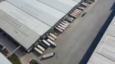 Common Ln, Brough to rent Building Photo- Image 2 of 3