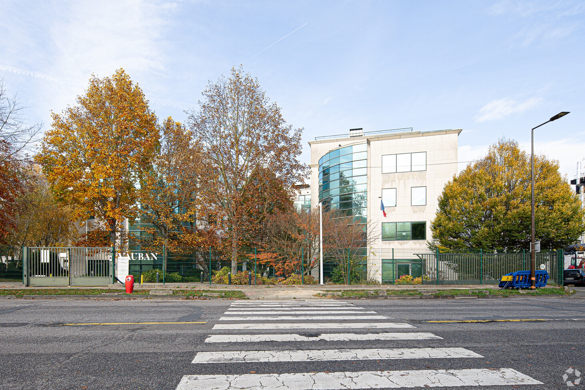 17 Rue Paul Dautier, Vélizy-Villacoublay to rent Primary Photo- Image 1 of 3