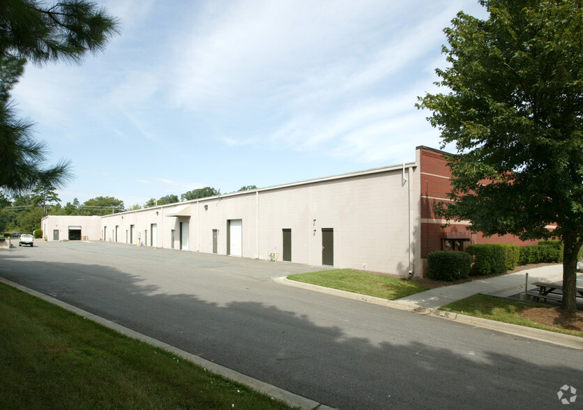 3900 Westpoint Blvd, Winston-Salem, NC for rent - Building Photo - Image 3 of 4