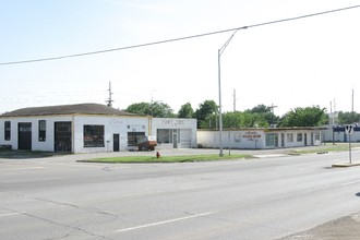 502 Lee Blvd, Lawton, OK for sale Primary Photo- Image 1 of 7