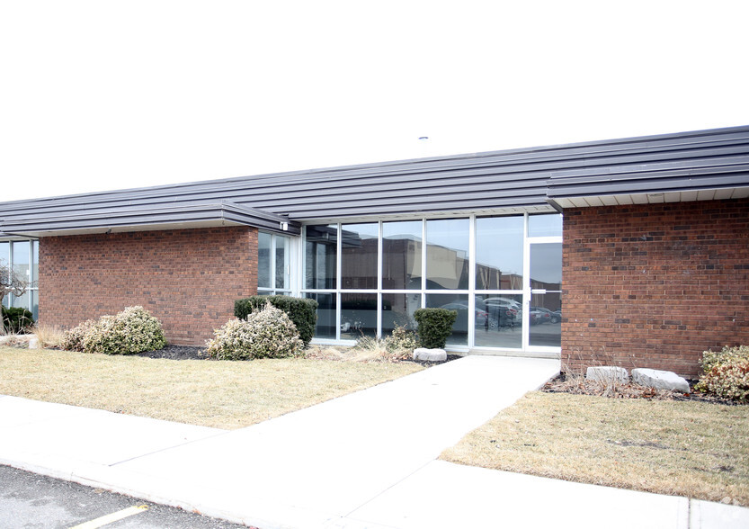 2740-2762 Slough St, Mississauga, ON for sale - Primary Photo - Image 1 of 4