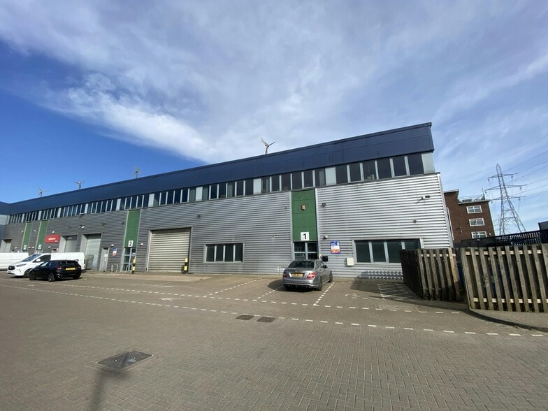 Wandle Way, Mitcham to rent - Building Photo - Image 1 of 6