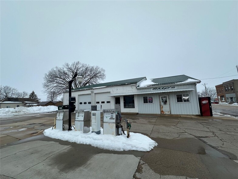 100 S Locust Ave, Prairieburg, IA for sale - Building Photo - Image 1 of 7