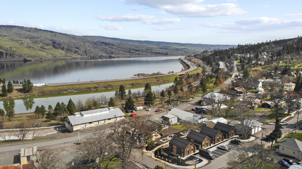 1103 3rd Ave, Mosier, OR for sale - Primary Photo - Image 1 of 24