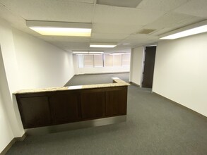 6160 N Cicero Ave, Chicago, IL for rent Building Photo- Image 2 of 4