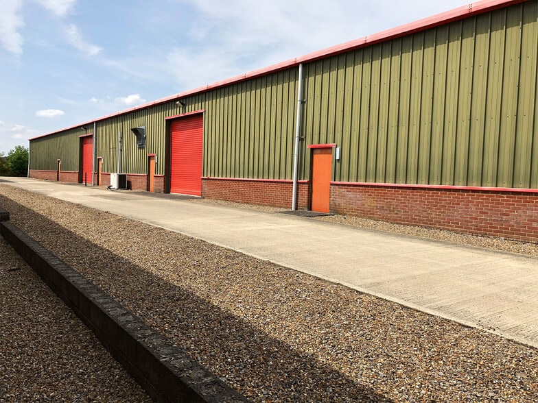 Middle Wallop, Middle Wallop to rent - Building Photo - Image 2 of 6