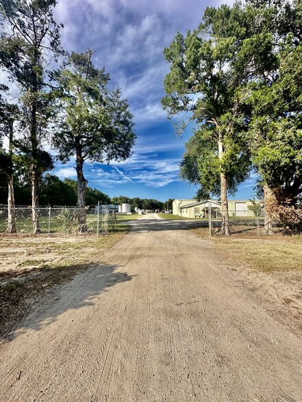 465 E Collins St, Umatilla, FL for rent - Building Photo - Image 3 of 19