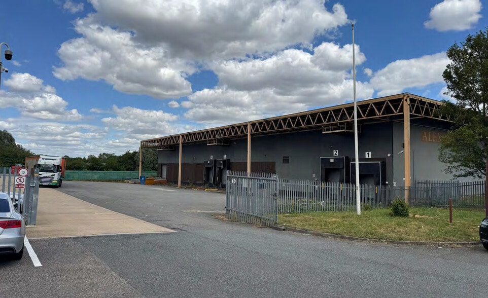 Pitfield, Milton Keynes to rent - Primary Photo - Image 1 of 1