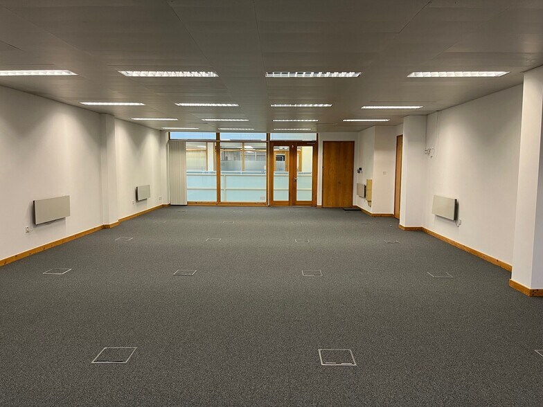 Chalkdell Dr, Milton Keynes to rent - Building Photo - Image 1 of 30