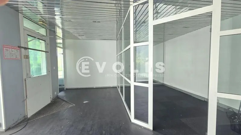 Office in Suresnes to rent - Interior Photo - Image 3 of 7