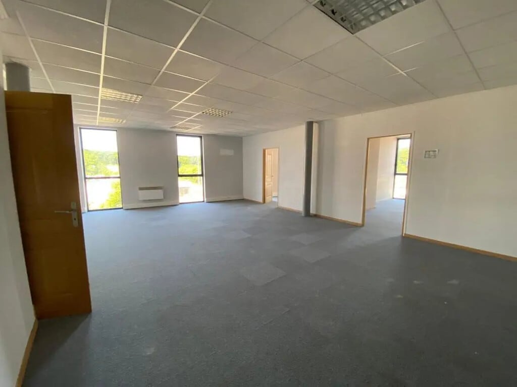 Location Bureaux 126 m² - Photo 1