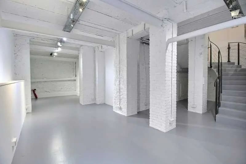 Retail in Paris to rent Interior Photo- Image 1 of 4