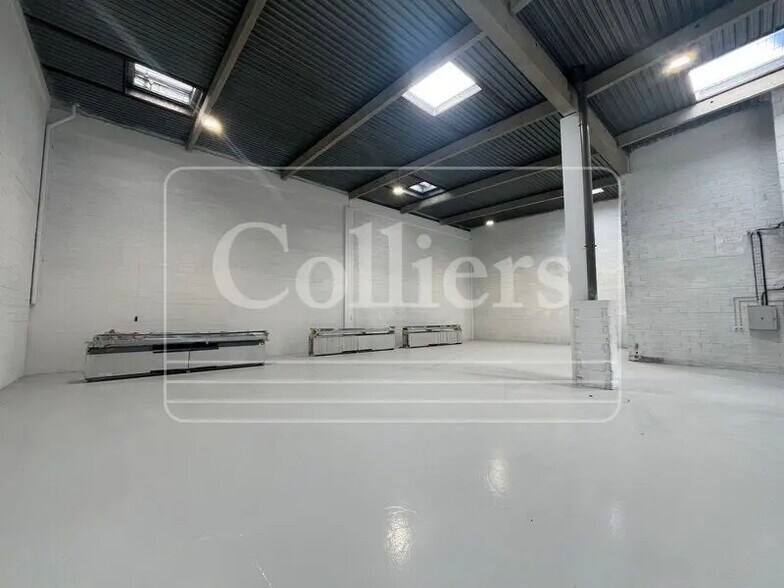 Office in Vitrolles to rent - Interior Photo - Image 3 of 7