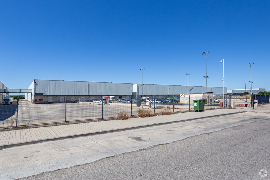 Industrial in Alovera, Guadalajara to rent - Primary Photo - Image 1 of 2