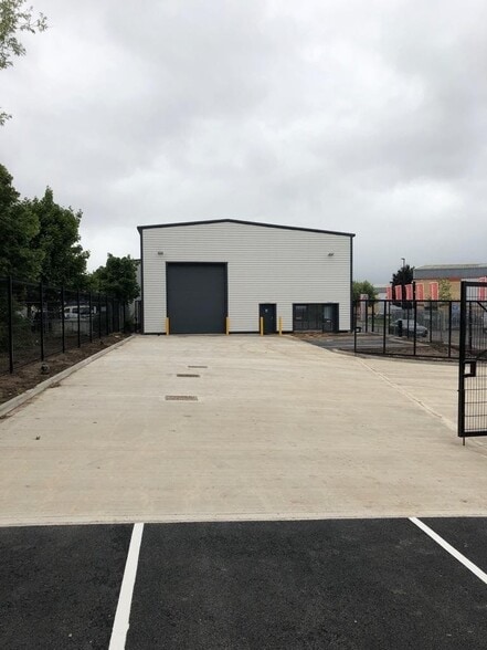 13 Great North Way, York to rent - Building Photo - Image 3 of 3