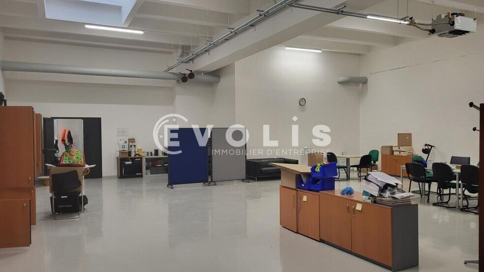 Light Industrial in Rungis to rent - Interior Photo - Image 3 of 10