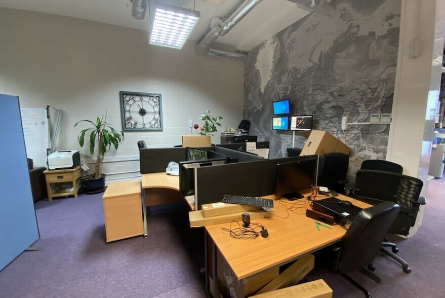 Lee Conservancy Rd, London to rent - Interior Photo - Image 3 of 3