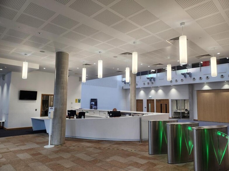 Marsh St S, Stoke On Trent to rent - Interior Photo - Image 2 of 14