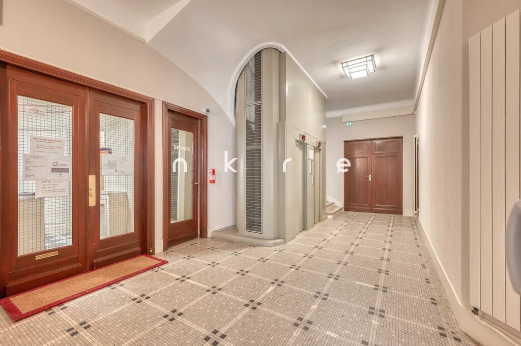 Location Bureaux 300 m² - Photo 1