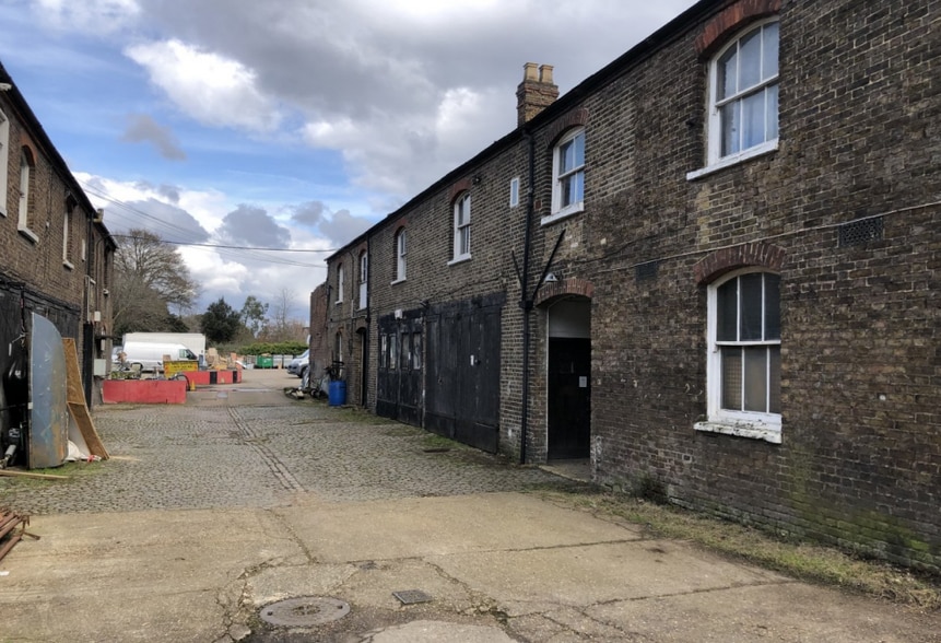 Arlington Rd, Twickenham to rent - Building Photo - Image 3 of 6