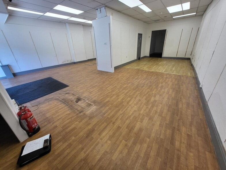 129B London Rd, Stockport to rent - Building Photo - Image 3 of 17